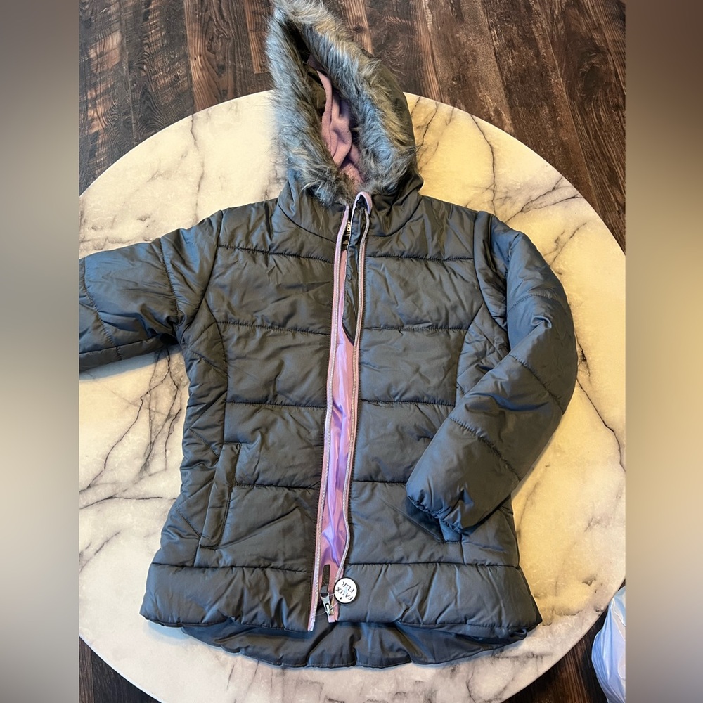 Girls puff jacket size medium, new without tags